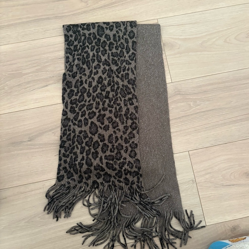 Cejon Charcoal Knit Leopard Scarf